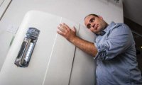 Морозильник Smeg сильно шумит, издает посторонние звуки
